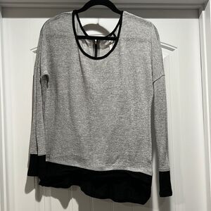 You are not alone medium shirt sweater top women’s‎ gray black Nordstrom rack